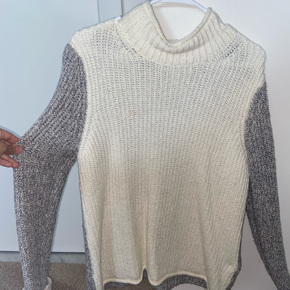 White and grey high neck sweatshirt